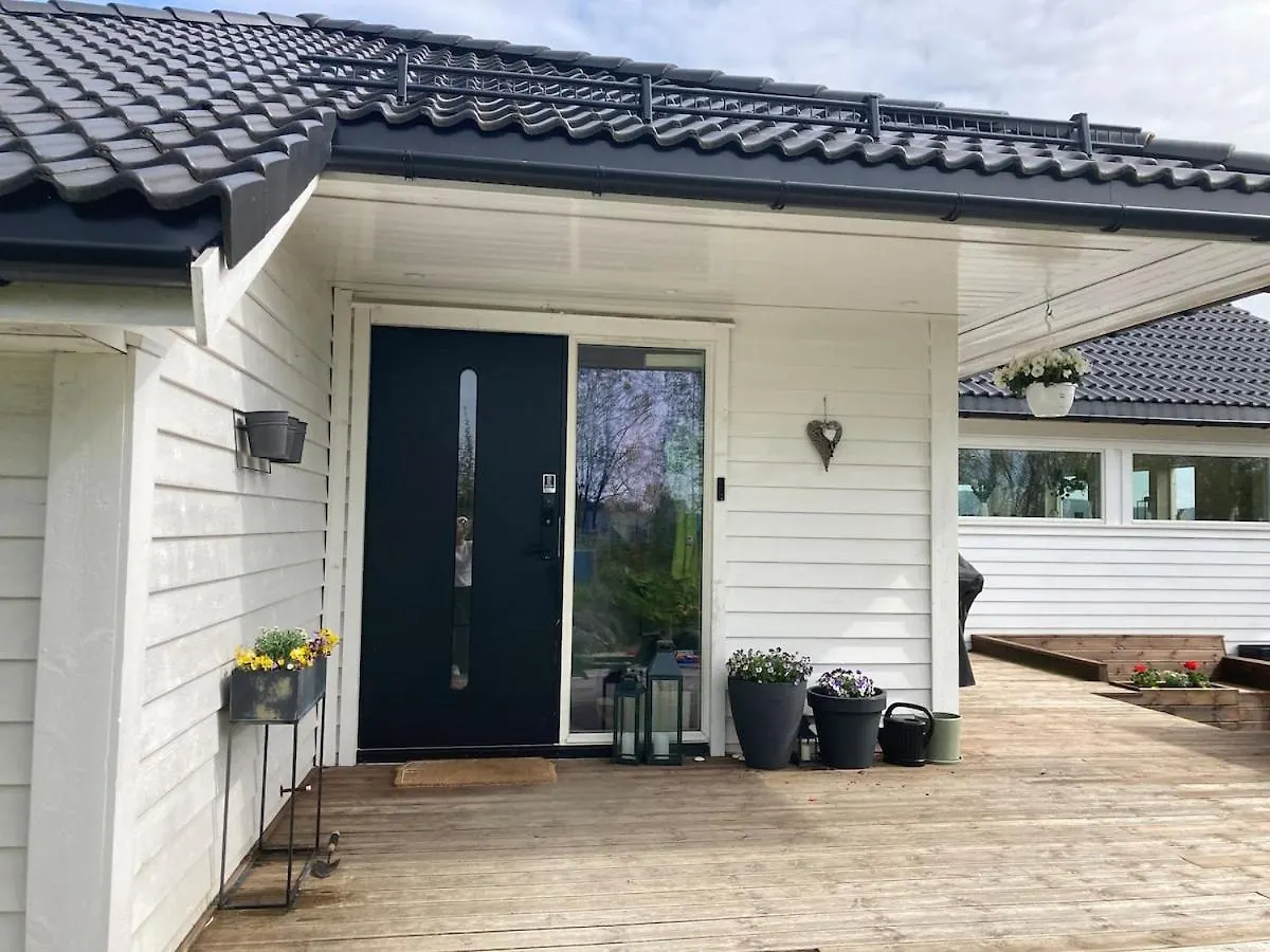 Dom wakacyjny Willa Duplex Near Airport Bergen